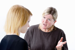 «¿qué hago? Mi hija adolescente me rechaza y hasta me desprecia»